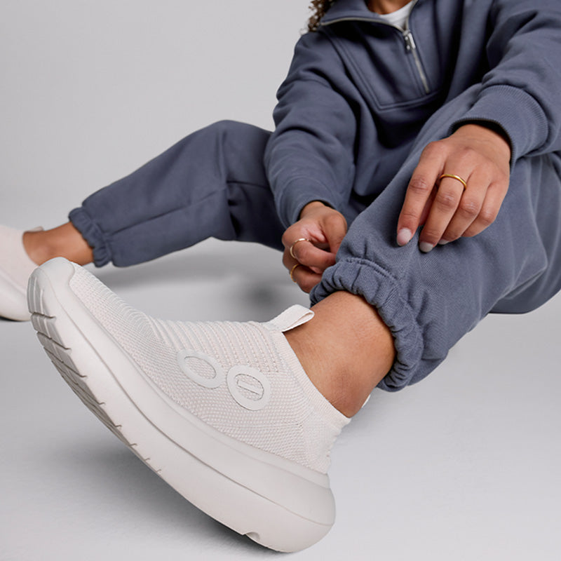 OOFOS WOMENS OOmy Zen - Chalk/Chalk ウーフォス ウィメンズ ウーマイ ゼン チョーク チョーク リカバリーシューズ