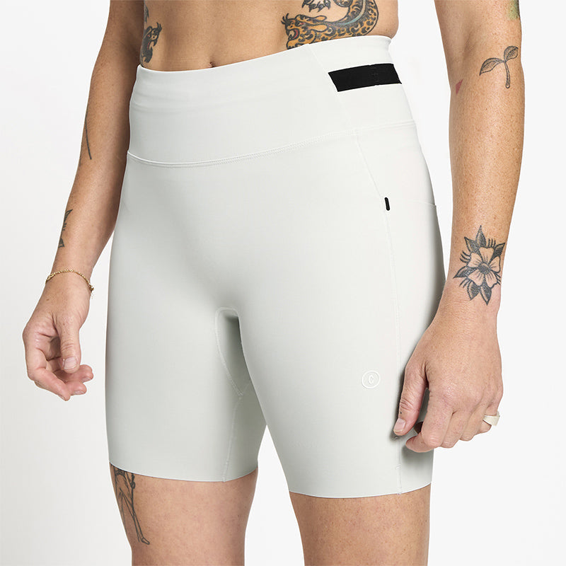 Ciele Athletics W FSTTight Short 7" - Light Grey - WOMENS シエルアスレチックス エーティータイツ 7インチ ショート ライトグレー ウィメンズ