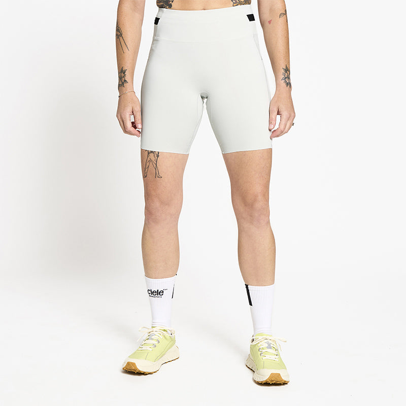 Ciele Athletics W FSTTight Short 7" - Light Grey - WOMENS シエルアスレチックス エーティータイツ 7インチ ショート ライトグレー ウィメンズ