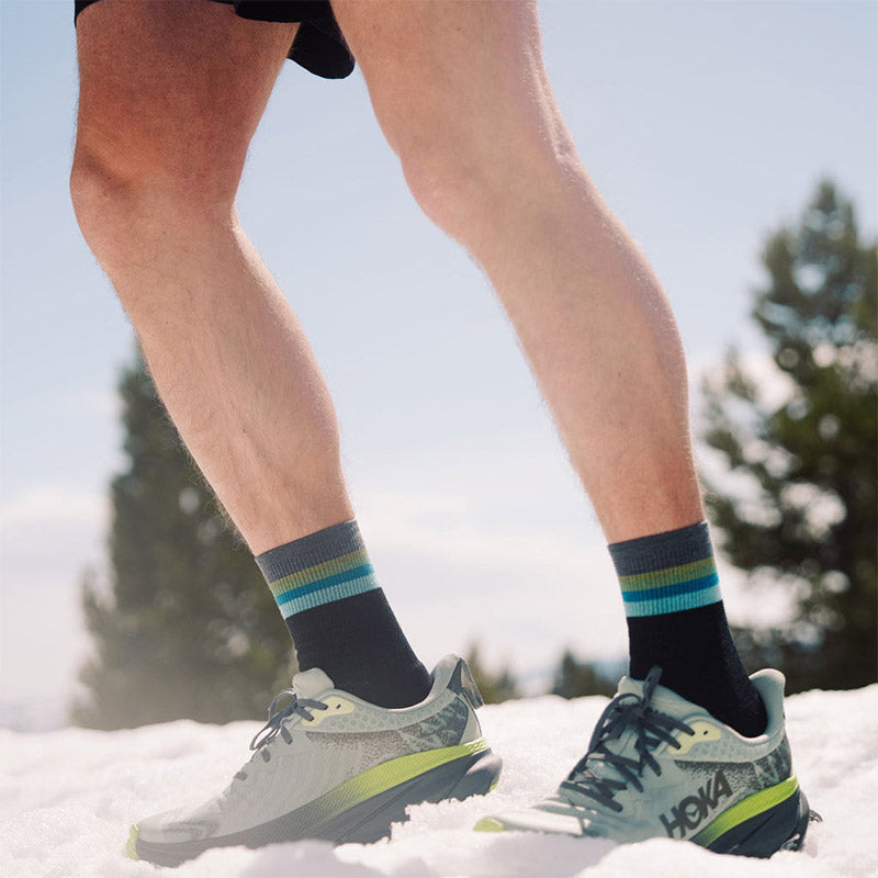 Feetures MERINO 10 MAX CUSHION MINI CREW - Luminous Black フィーチャーズ クルー丈 ランニングソックス ルミナスブラック